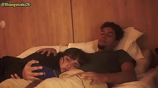 Itsy-bitsy puedo superar las ganas de follarme a mi hermanastra despues de verla acostada en mis piernas FANTASIAHARDCORESEX X ALISONGONZALEZ26
